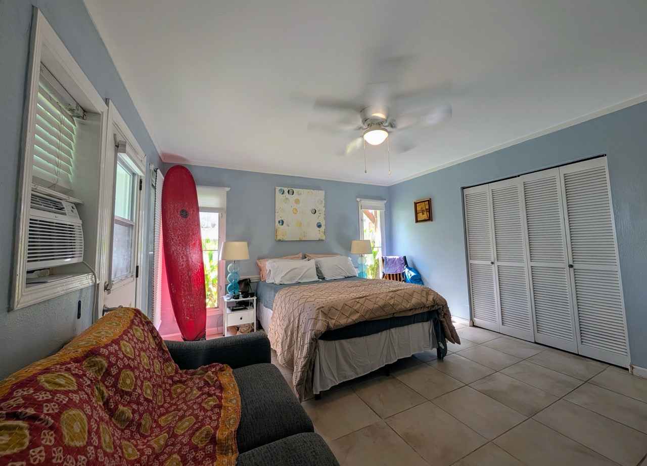 Spacious guest suite at Hauʻula Hideaway with queen bed, twin lamps, and large closet space
